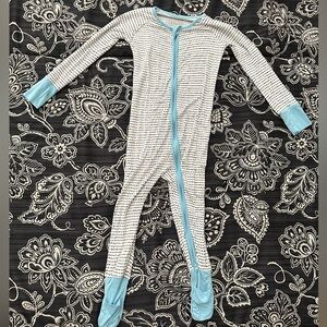 Little sleepies Polka Dots - Blue Trim Bamboo Viscose Zippy